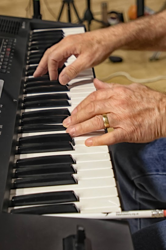 Gordon on keyboard