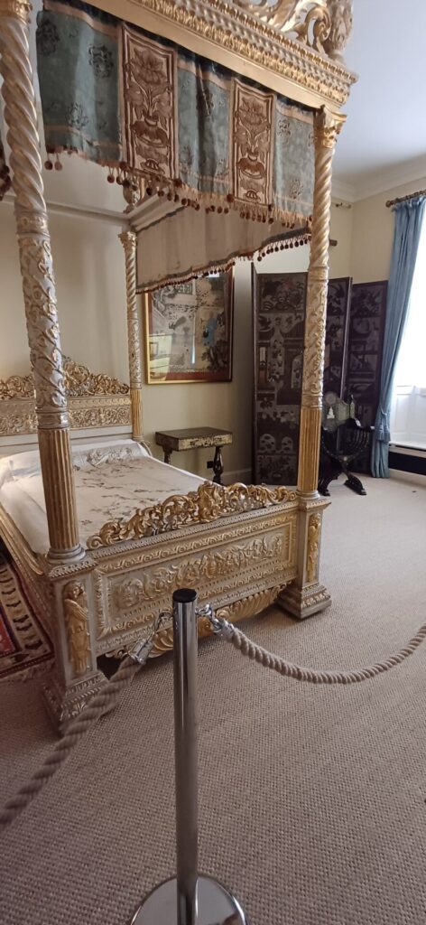 Kiplin Hallgold four-poster